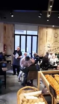 La Recoleta es de Perón : los nuevos cánticos que se escuchan en los bares del barrio porteño