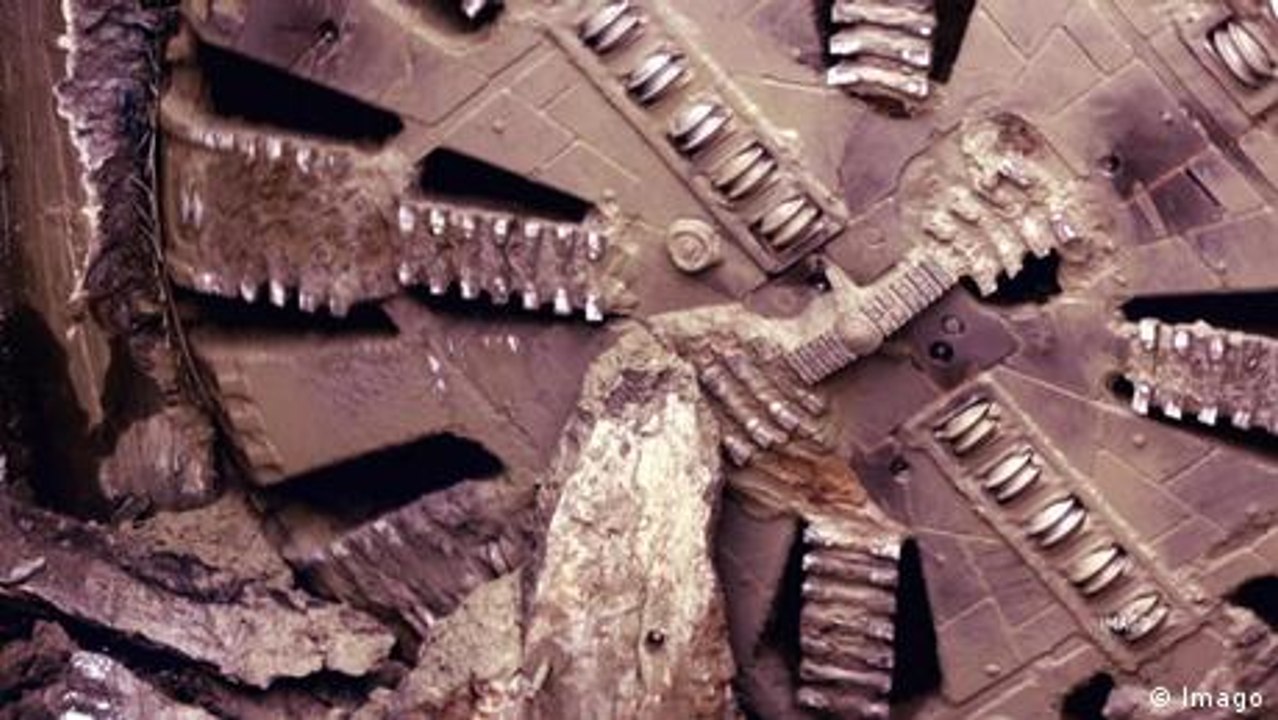 Wie Löcher im Käse – Schweizer bohren Tunnel