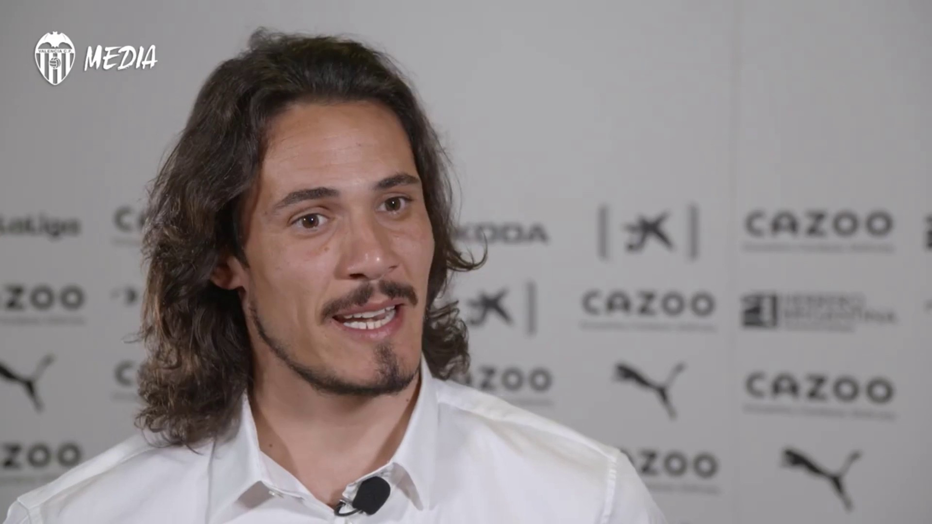 Edinson Cavani, feliz de llegar al Valencia