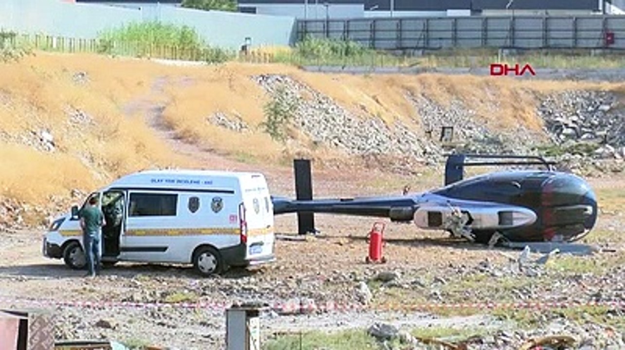 İzmir'de pervanesi yere çarpan helikopter yan yattı