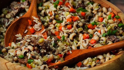 How to Make Hoppin' John with Braised Oxtail