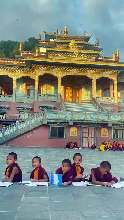 Ângelo Rodrigues vai viver num templo budista e dar aulas a budistas.