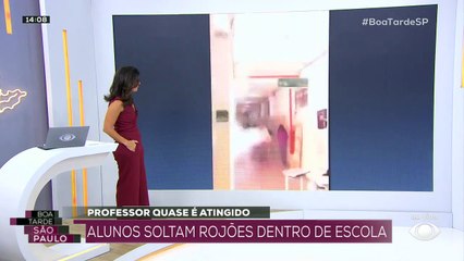 Professor quase é atingido após alunos soltarem rojões 30/08/2022 14:16:12