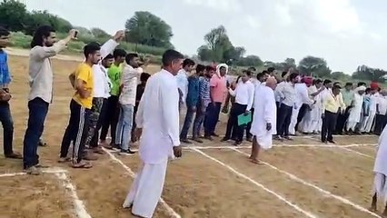 Télécharger la video: Rajiv Gandhi Rural Olympic Games: शाहपुरा में 80 साल के बुजुर्गों ने भी जोश व उत्साह से कबड्डी में ठोकी ताल, दर्शक रह गए दंग, देखिए VIDEO