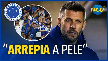 Cruzeiro: Pezzolano se emociona com música do acesso