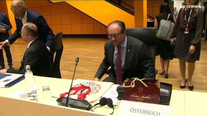 Suspender vistos turísticos para todos os russos divide a UE