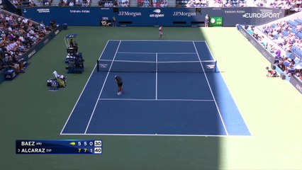 Immobile, en larmes et blessé : Baez, l'abandon déchirant