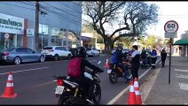 Transitar orienta motociclistas sobre o uso do capacete