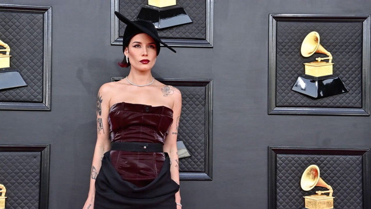 Wegen Lebensmittelvergiftung: SO schlecht ging es Halsey bei ihrem Auftritt