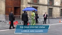 Con regalos y pastel, Edy Smol intentan visitar a AMLO en Palacio Nacional