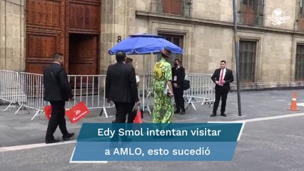 Con regalos y pastel, Edy Smol intentan visitar a AMLO en Palacio Nacional