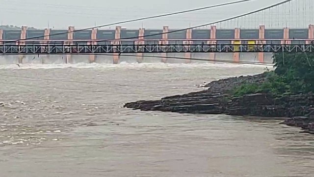 Omkareshwar Dam 8 gates opened....