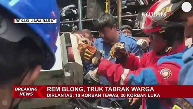Proses Evakuasi Tiang yang Roboh Tengah Dilakukan, Sementara Sopir Truk Sudah Diamankan!