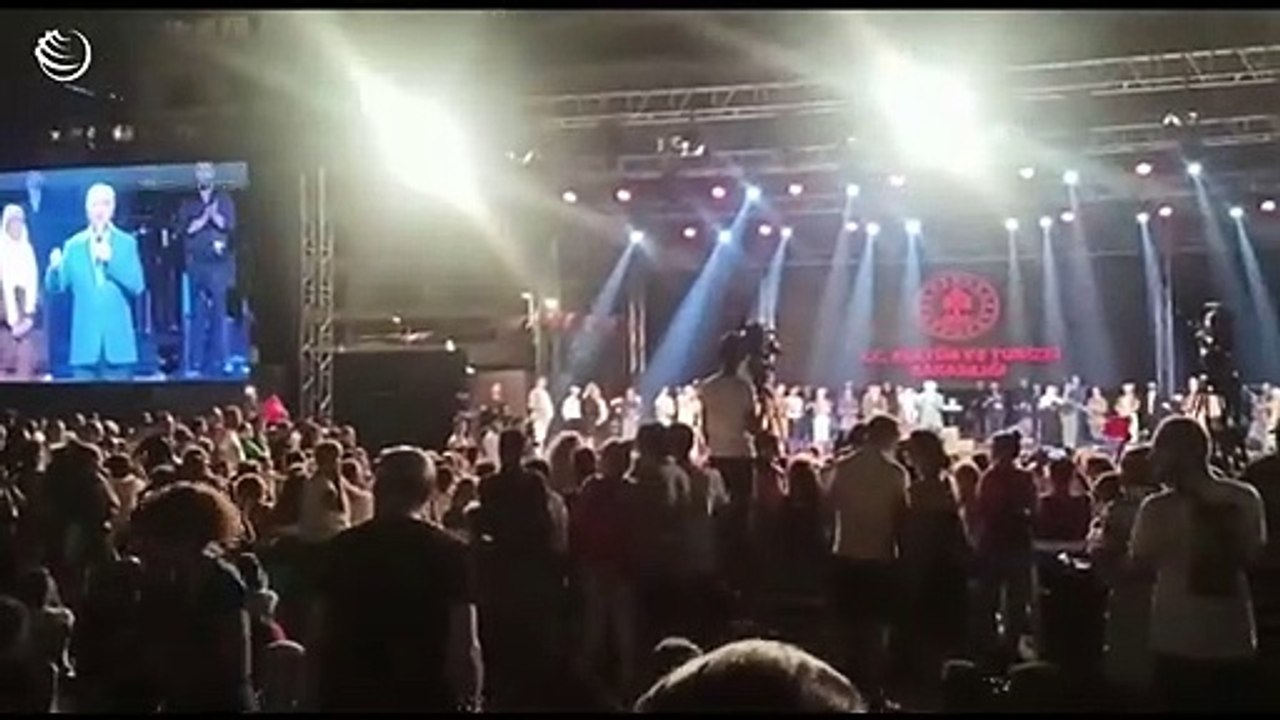 İzmir Valisi Atatürk'ü anmadı, protesto edilince vatandaşı azarladı