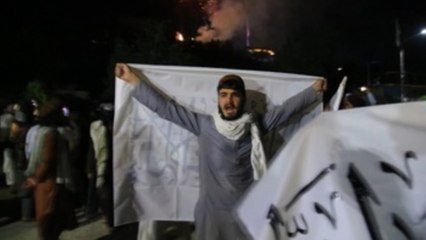 Los Talibanes celebran un año de la retirada de EEUU con fuegos artificiales