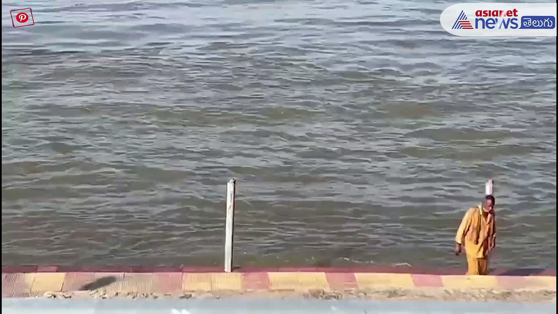 ప్రకాశం బ్యారేజీకి పోటెత్తిన వరద... కృష్ణా పరివాహక ప్రాంతాల్లో అప్రమత్తం