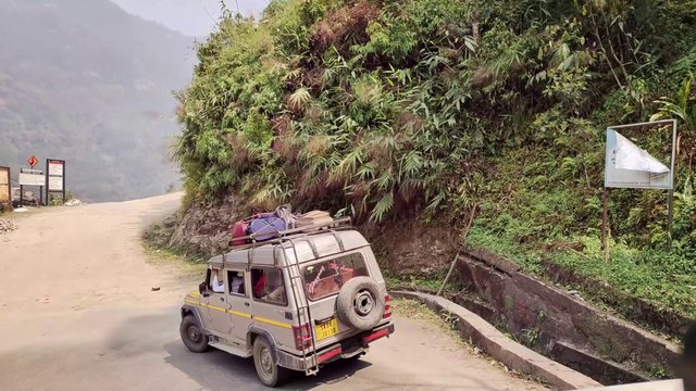 (हिंदी मे) We started our North Sikkim journey, had a horrible experience, Gangtok to Lachung