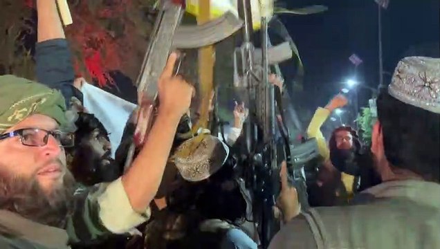 مقاتلو طالبان يحتفلون بمرور عام على رحيل آخر جندي أميركي من أفغانستان