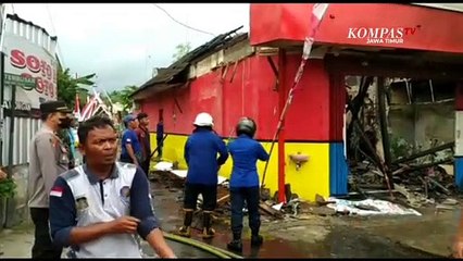Diduga Kompor Gas Meledak, Warung Makan Ludes Terbakar di Blitar
