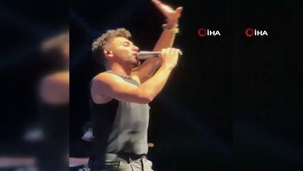 Emre Kaya konser alanında sahneden düştü!