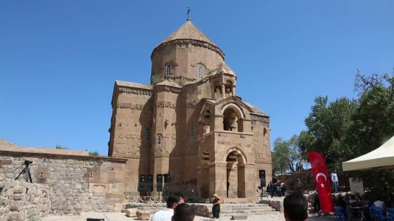 Van haberleri! Van Demokrasi Platformu: "Akdamar Ayininde Ayak Bastı ve Tekne Ücreti Alınmamalıdır"