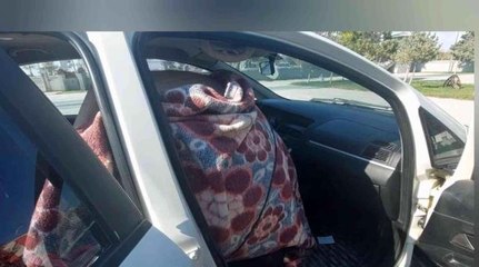 Arkaya sığmayınca ön koltuğa koymuşlar! Battaniyeyi açan ekipler tarihi küpü görünce şaşıp kaldı