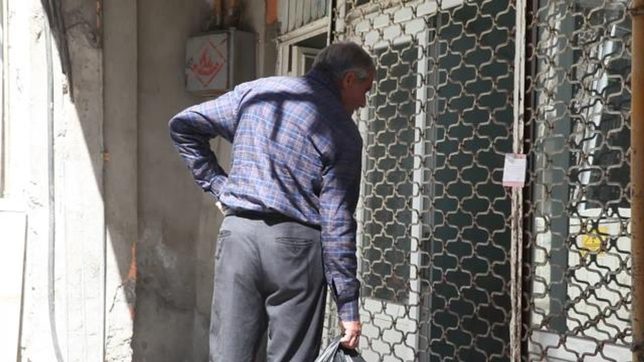 Malatya haberi... Dükkanları Mühürlenen Malatya Tavukçular Pazarı Esnafı, Kendilerine Yeni Bir Yer Gösterilmesini İstiyor