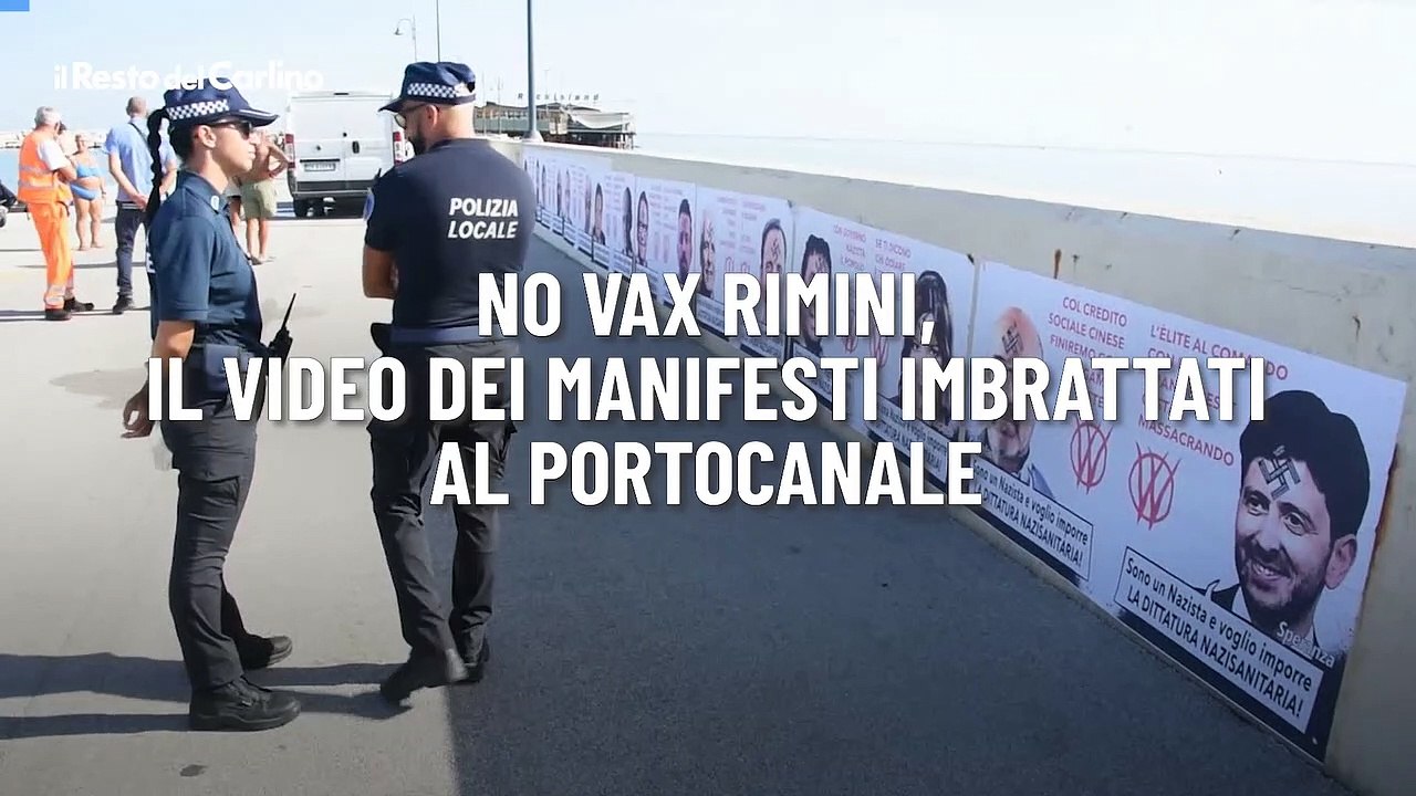No vax Rimini, il video dei manifesti imbrattati al portocanale