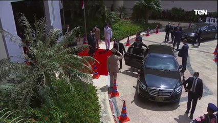 لحظة وصول الرئيس السيسي لافتتاح منتدي مصر للتعاون الدولى والتمويل الانمائي بالعاصمة الإدارية الجديدة