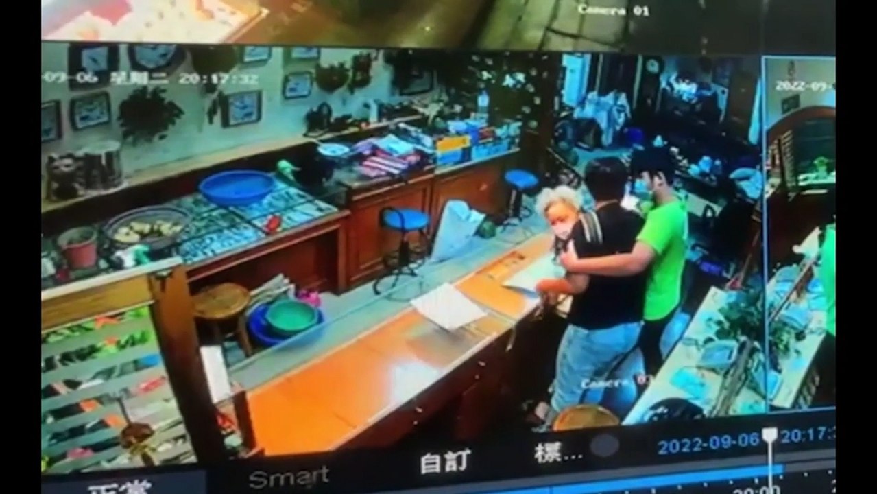 新北14歲國中生「借錢還不出」持假槍搶劫 反遭銀樓店員壓制
