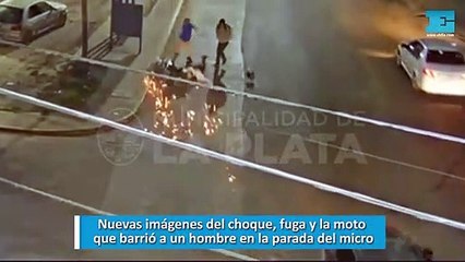 Nuevas imágenes del choque, fuga y la moto que barrió a un hombre en la parada del micro