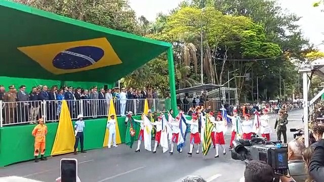 7 de setembro em BH: carros desfilam na avenida Afonso Pena