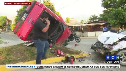 ¡Leñazo! “Embrocado” termina pickup tras embestida en bulevar de SPS