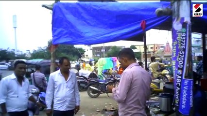 વડોદરામાં કોન્સ્ટેબલ અને બુટલેગરનો પૈસાની લેતીદેતીનો વિડીયો વાયરલ