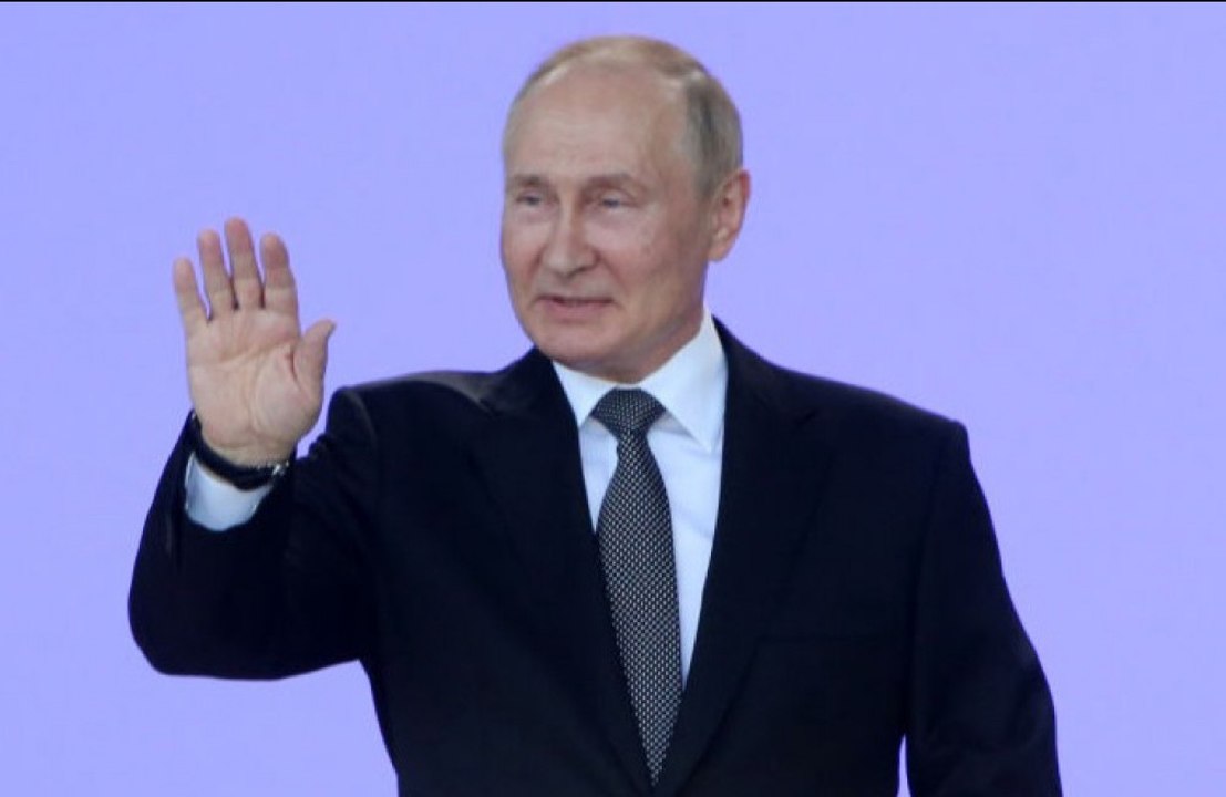 Wladimir Putin: Grimasse bei einer Sitzung mit einem seiner Generäle