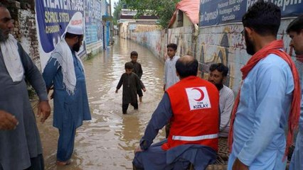Türk Kızılay Pakistan'da gıda yardımlarına devam ediyor