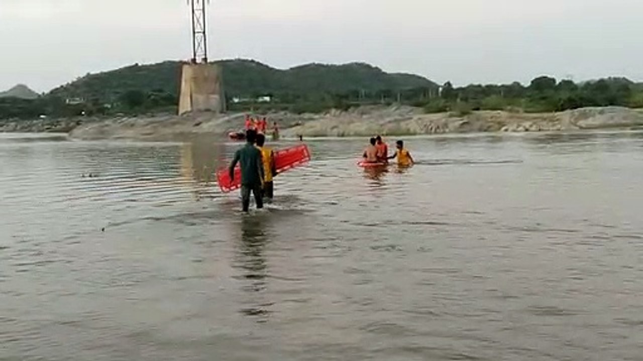 बनास नदी में डूबे दो युवक