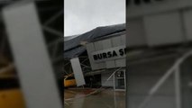 Bursa haberi | Bursa Otobüs Terminali'nin Çatısının Bir Kısmı Yıldırım Düşmesi Sonucu Çöktü