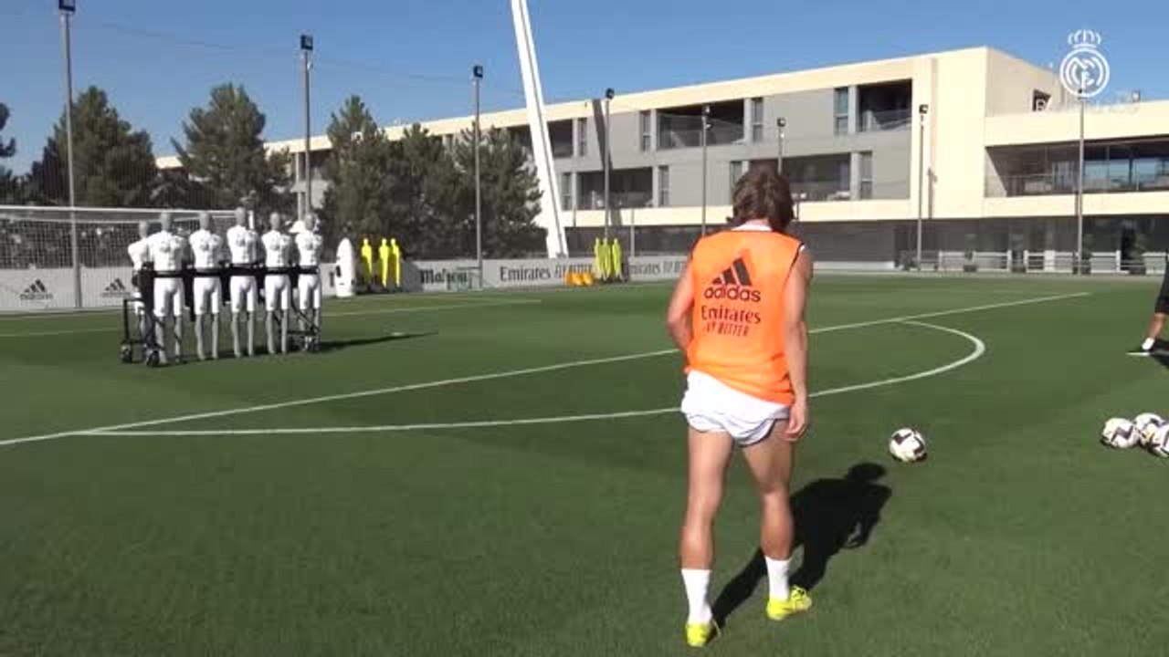 Kroos & Co. testen High-Tech Freistoßmauer