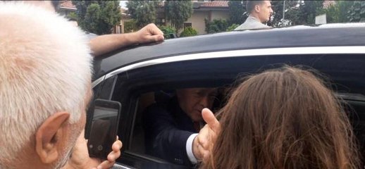 Cumhurbaşkanı Erdoğan 'Tayyip dede' diye seslenen çocuklara hediyeler verdi