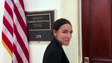 Anche Alexandra Ocasio-Cortez balla alla Camera Usa per sostenere Sanna Marin