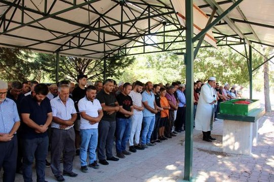 OTOMOBİL TAKLA ATTI, CAMDAN FIRLAYAN HUKUK FAKÜLTESİ ÖĞRENCİSİ MİNE ÖLDÜ