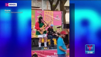 Banda de rock toca disfrazada de personajes de "El Chavo del 8"