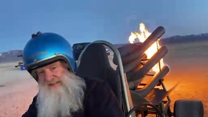 Triciclo movido por dois motores a jato: conheça essa curiosa invenção