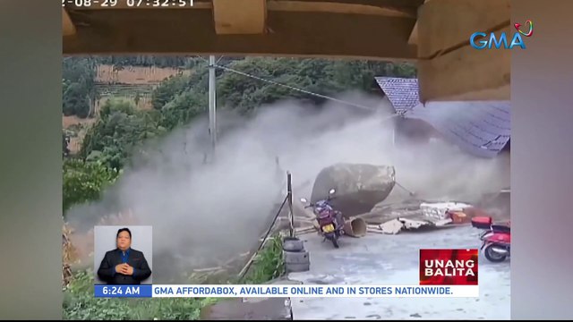 Bahay, tinamaan ng malaking bato na gumulong mula sa bundok; Lola, nakaligtas | UB