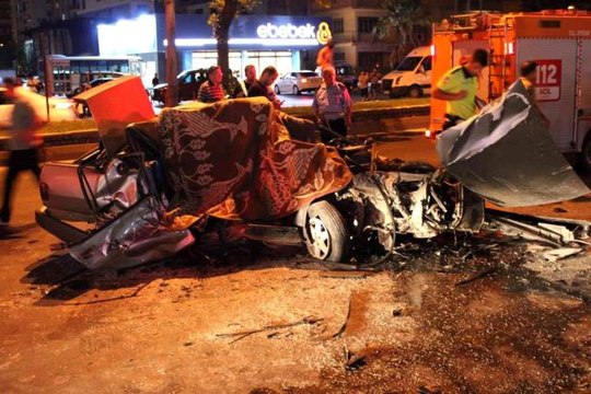 Aydın 3. sayfa haberleri | Aydın'da otomobil halk otobüsüne çarptı: 1 ölü, 3 yaralı