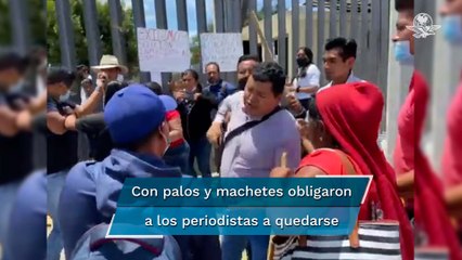 Reporteros son agredidos por pobladores de Santa Inés del Monte en Congreso de Oaxaca
