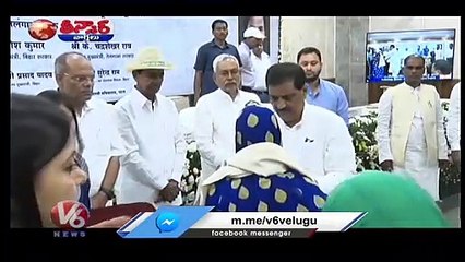 Télécharger la video: CM KCR Meets Nitish Kumar , Distrubutes Cheques To Galwan Valley Martyrs Families | Bihar | V6 Teenmaar