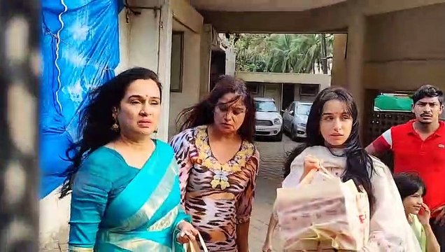 Shraddha Kapoor Distributes Ganesh Puja Prasad To Media With Padmini Kolhapure-Sweet Gesture