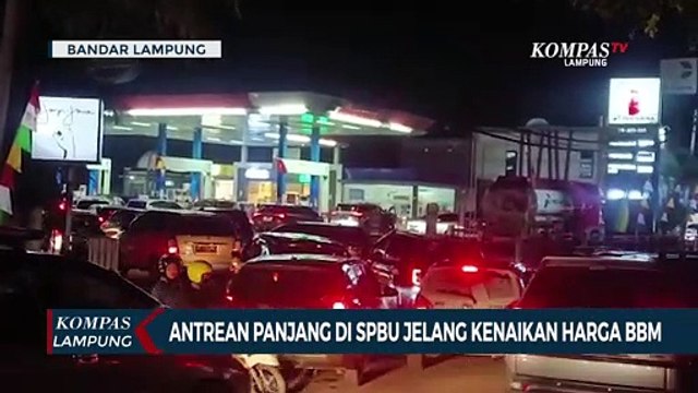 Antrean Panjang di SPBU Jelang Kenaikan Harga BBM